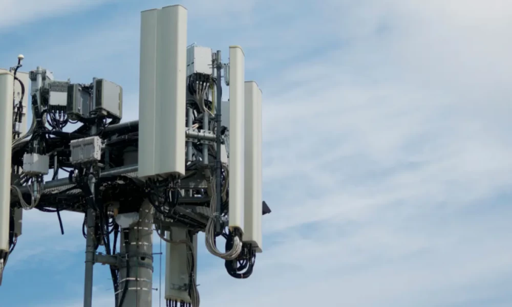Έτοιμοι να πυρπολήσουν πύργους 5G στον Καναδά